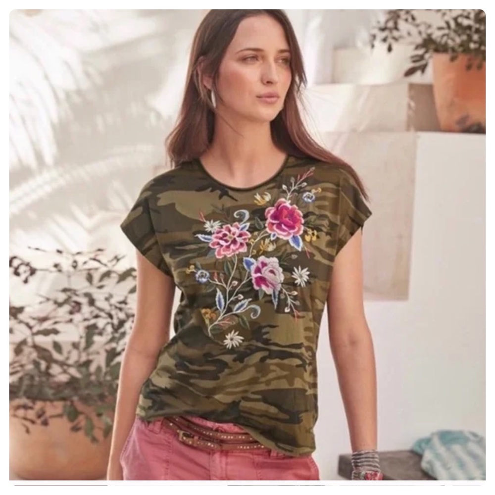 JOHNNY WAS Embroidered Camo Cap Sleeve Top/Tee Preowned